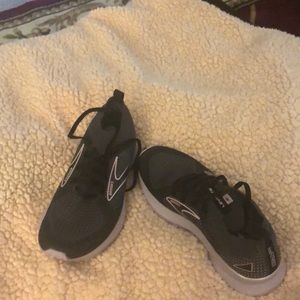 Women sneakers size 7.5